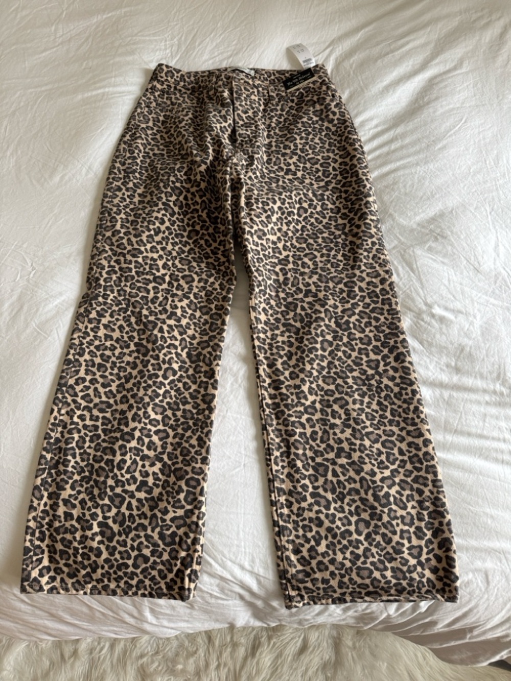 Abercrombie 90s relaxed high rise curve love leopard jean NWT - Picture 2 of 9